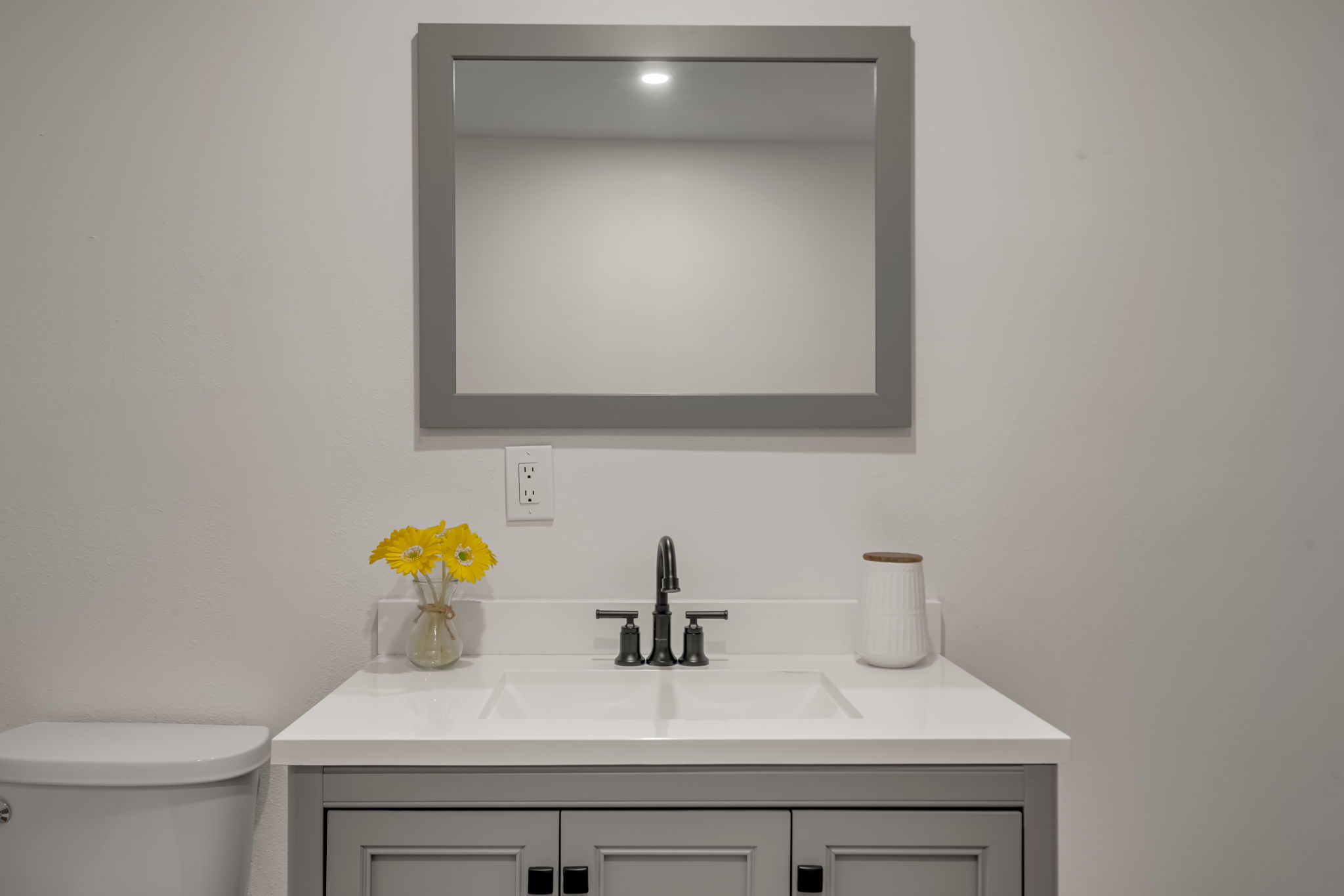 Hallway with modern finishes