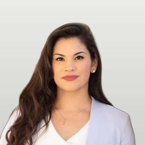 Mayra Ascencio, agente bilingüe